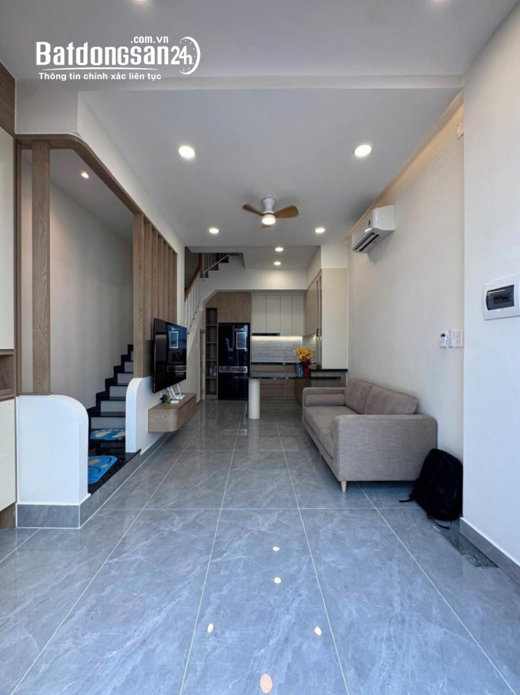 Nhà Quận 11, DT 27m², tặng nội thất cao cấp, sổ hồng riêng, chỉ 5.68 tỷ.
