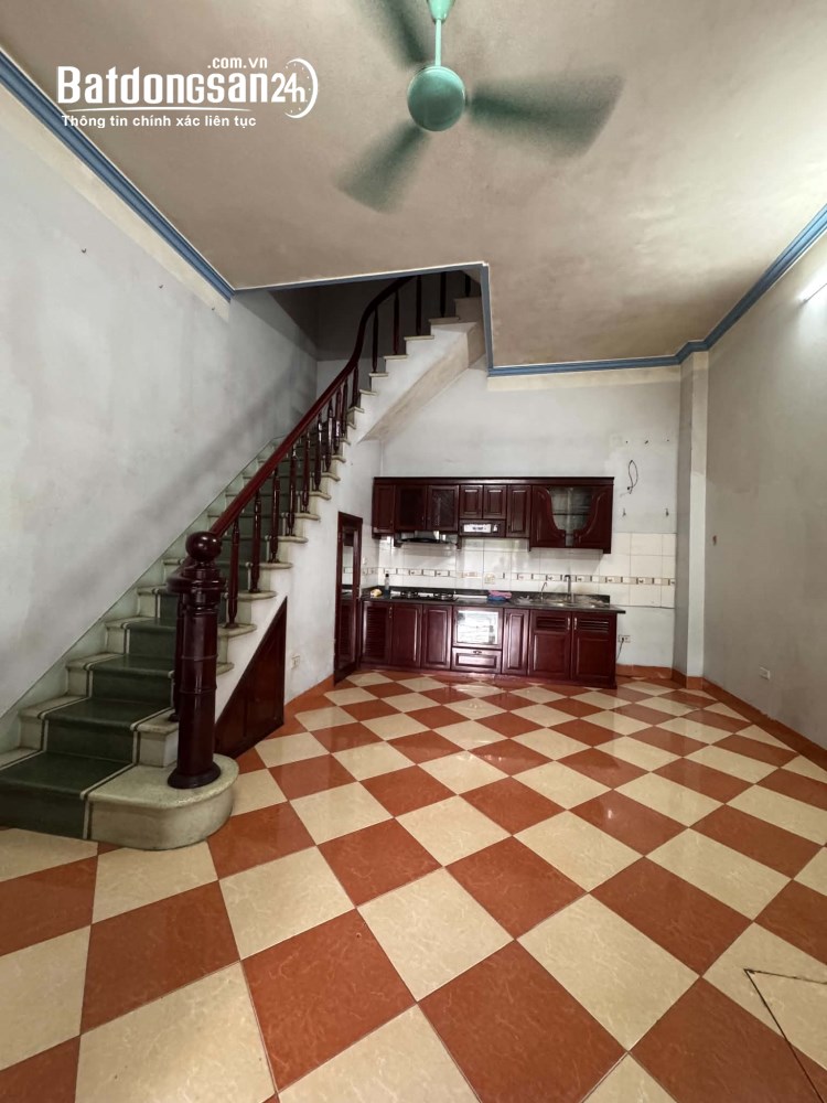 Cho thuê nhà nguyên căn 4 tầng 40m2 đường vỉa hè 11m Trâu Quỳ, Gia Lâm kinh doanh tốt.