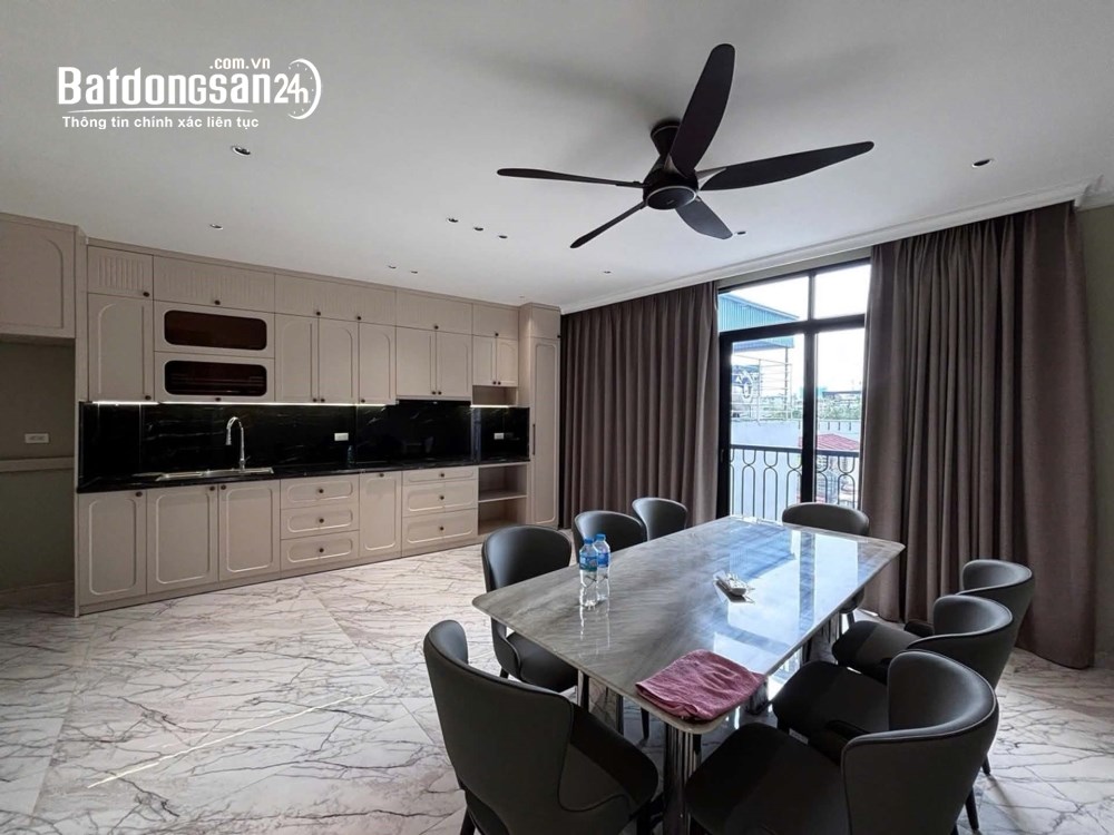Bán nhà Đống Đa, 43m², 7 tầng thang máy, view hồ, nội thất xịn, hơn 16 tỷ.