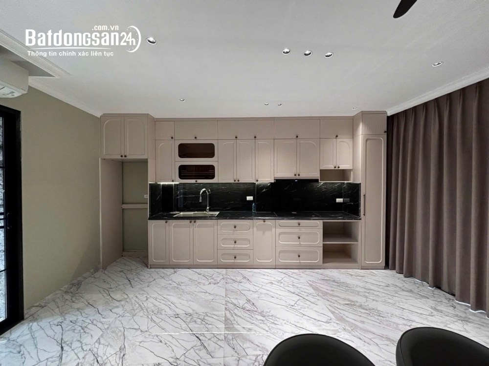 Bán nhà Đống Đa, 43m², 7 tầng thang máy, view hồ, nội thất xịn, hơn 16 tỷ.