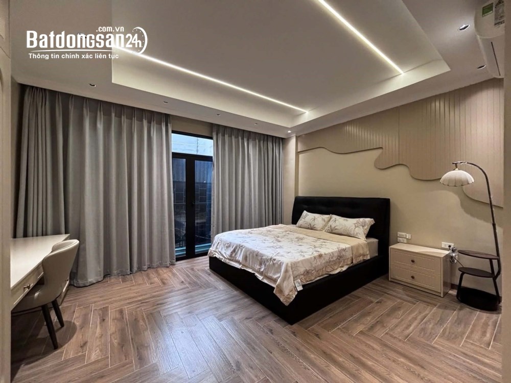 Bán nhà Đống Đa, 43m², 7 tầng thang máy, view hồ, nội thất xịn, hơn 16 tỷ.