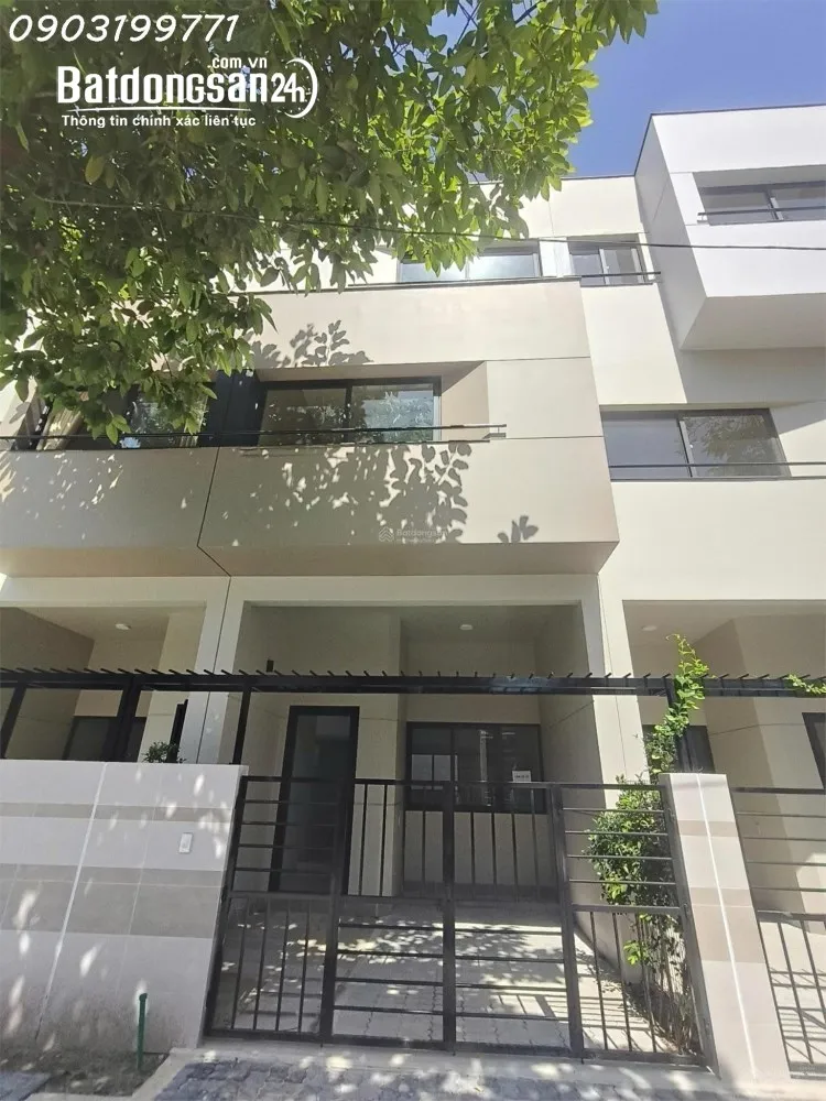 Chính chủ bán nhà 3 tầng trục chính trong khu Compound Cát Tường J-Home, Thuận An, TP. HCM.