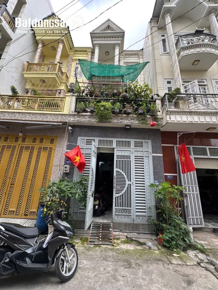 Nhà Bùi Văn Ngữ, Phường Tân Thới Hiệp, DT 58,3m², hẻm 7m, 3 tầng, 4 phòng ngủ, giá 5,8 tỷ.