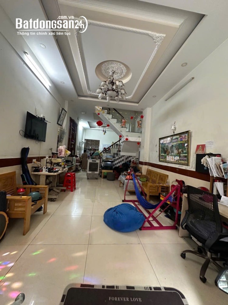 Nhà Bùi Văn Ngữ, Phường Tân Thới Hiệp, DT 58,3m², hẻm 7m, 3 tầng, 4 phòng ngủ, giá 5,8 tỷ.