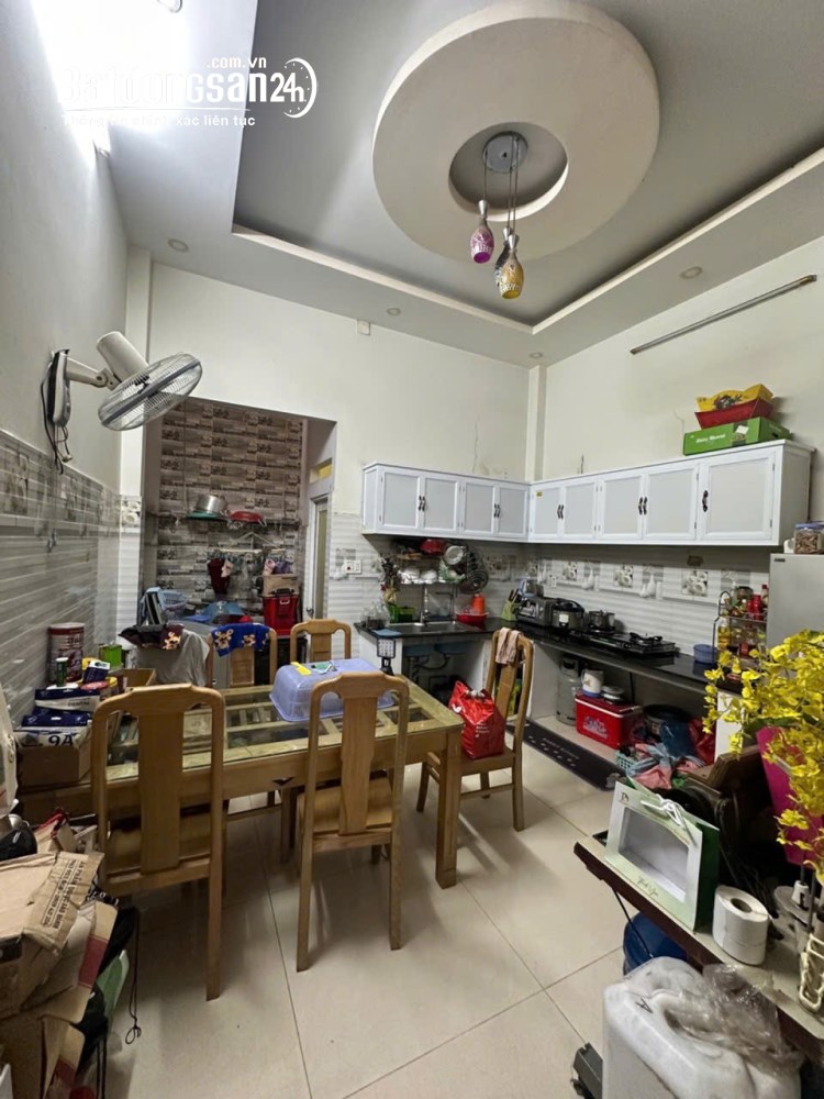 Nhà Bùi Văn Ngữ, Phường Tân Thới Hiệp, DT 58,3m², hẻm 7m, 3 tầng, 4 phòng ngủ, giá 5,8 tỷ.