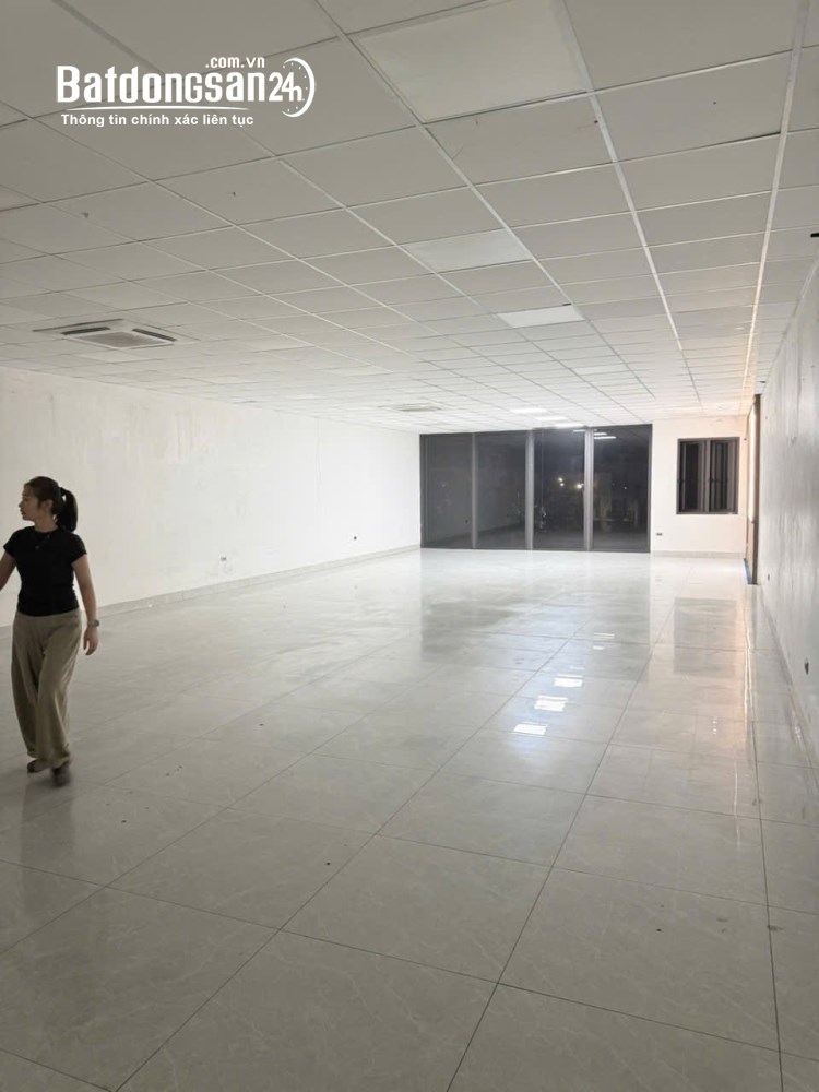 Cho thuê tầng 2 và 3 căn nhà mặt phố phường Thanh Bình, TP Hải Dương, tổng 300m2.