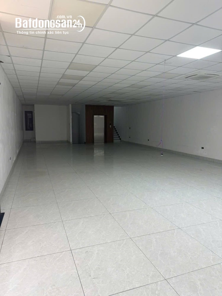 Cho thuê tầng 2 và 3 căn nhà mặt phố phường Thanh Bình, TP Hải Dương, tổng 300m2.