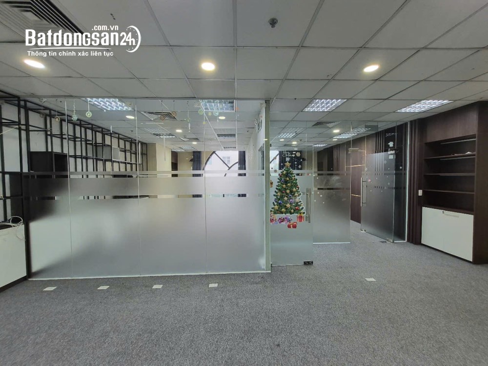 Cho thuê văn phòng 110 m2, giá 43 triệu/th, Đường Lê Văn Lương, Phường Thanh Xuân, Hà Nội.