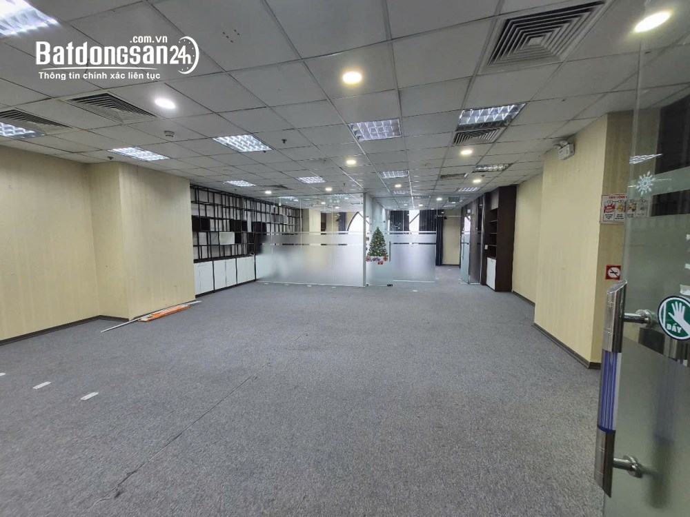 Cho thuê văn phòng 110 m2, giá 43 triệu/th, Đường Lê Văn Lương, Phường Thanh Xuân, Hà Nội.