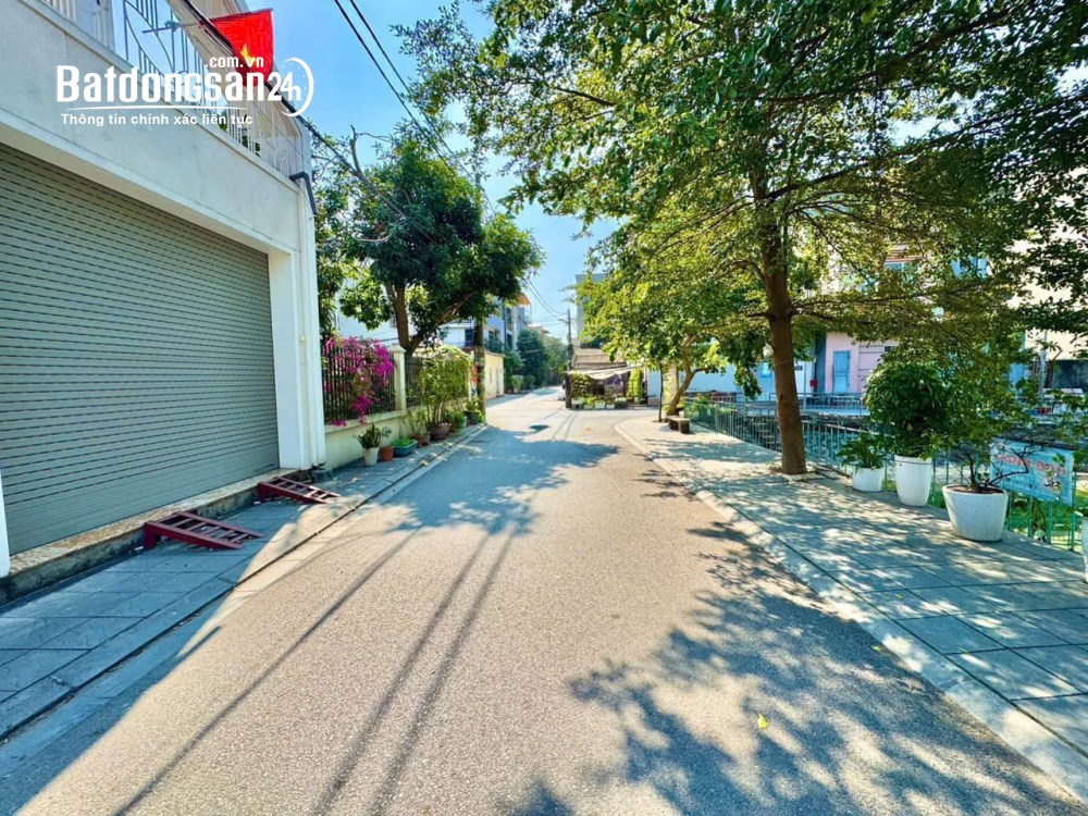 Bán nhà Đông Anh, 80m², nhà 3 tầng view hồ, ô tô tránh, mặt tiền 4m, sổ sẵn giao dịch.
