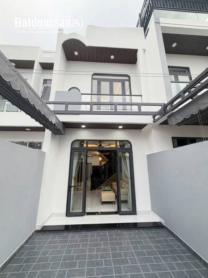 Nhà Hồ Văn Cống, Phường Thủ Dầu Mộ 120m², 2 tầng, 3PN, sân đậu ô tô, sổ hồng riêng.