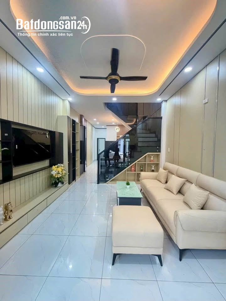 Nhà Hồ Văn Cống, Phường Thủ Dầu Mộ 120m², 2 tầng, 3PN, sân đậu ô tô, sổ hồng riêng.