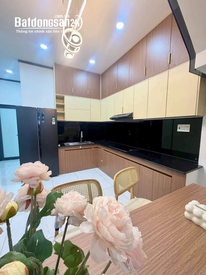 Nhà Hồ Văn Cống, Phường Thủ Dầu Mộ 120m², 2 tầng, 3PN, sân đậu ô tô, sổ hồng riêng.