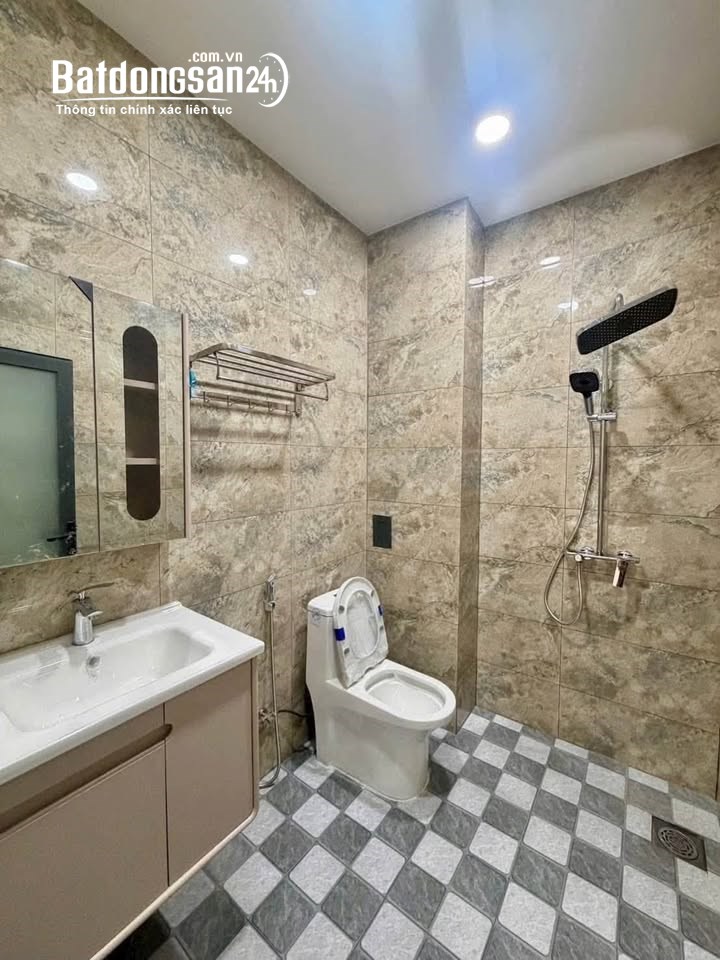 Nhà Hồ Văn Cống, Phường Thủ Dầu Mộ 120m², 2 tầng, 3PN, sân đậu ô tô, sổ hồng riêng.