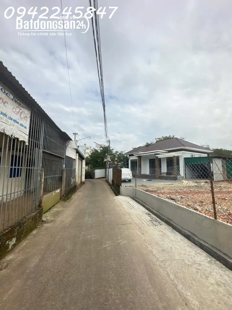 Đất hẻm ô tô thông Nguyễn Công Trứ, P. Buôn Ma Thuột, Đắk Lắk, 100m² nở hậu, giảm còn 2,55 tỷ.