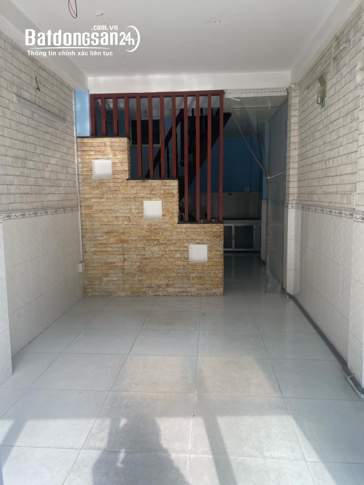 Nhà mặt tiền Cửu Long, Quận 10, 23m², đang cho thuê 15 triệu/tháng, giá 8,6 tỷ.