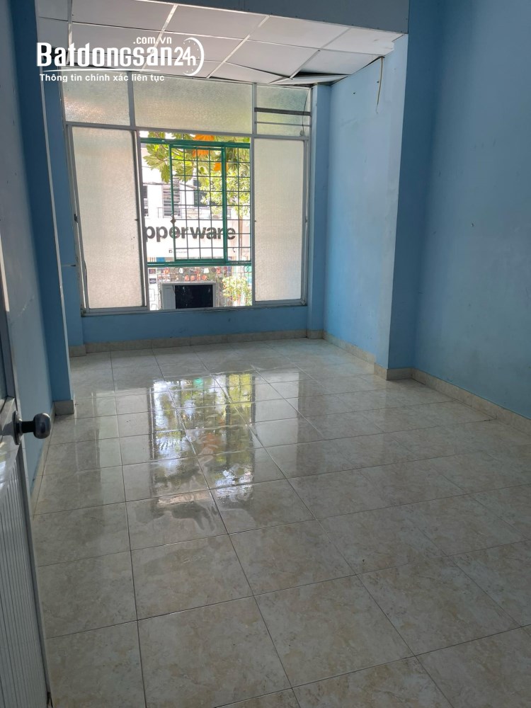Nhà mặt tiền Cửu Long, Quận 10, 23m², đang cho thuê 15 triệu/tháng, giá 8,6 tỷ.