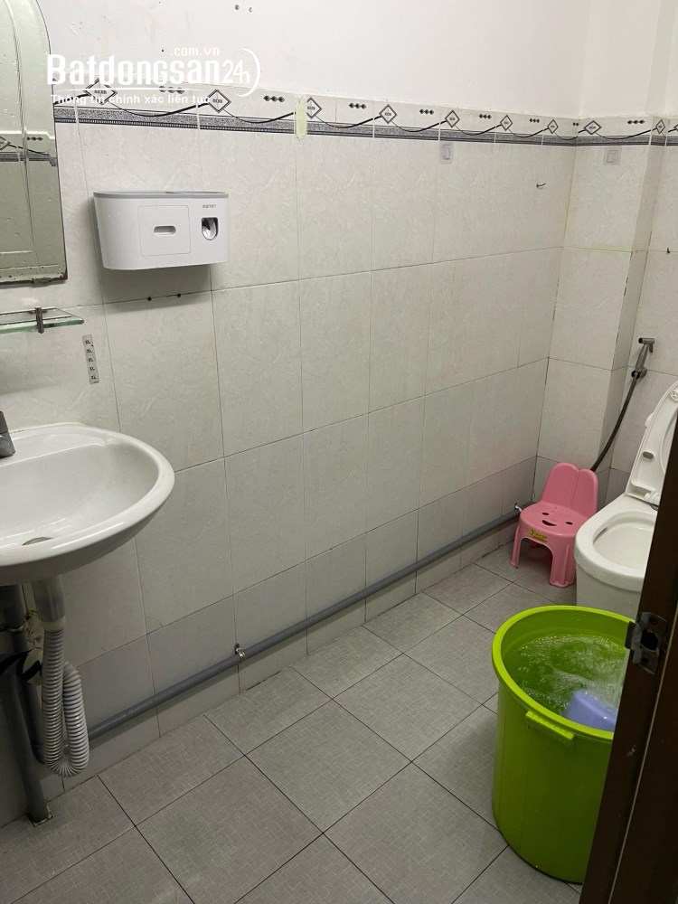 Nhà mặt tiền Cửu Long, Quận 10, 23m², đang cho thuê 15 triệu/tháng, giá 8,6 tỷ.
