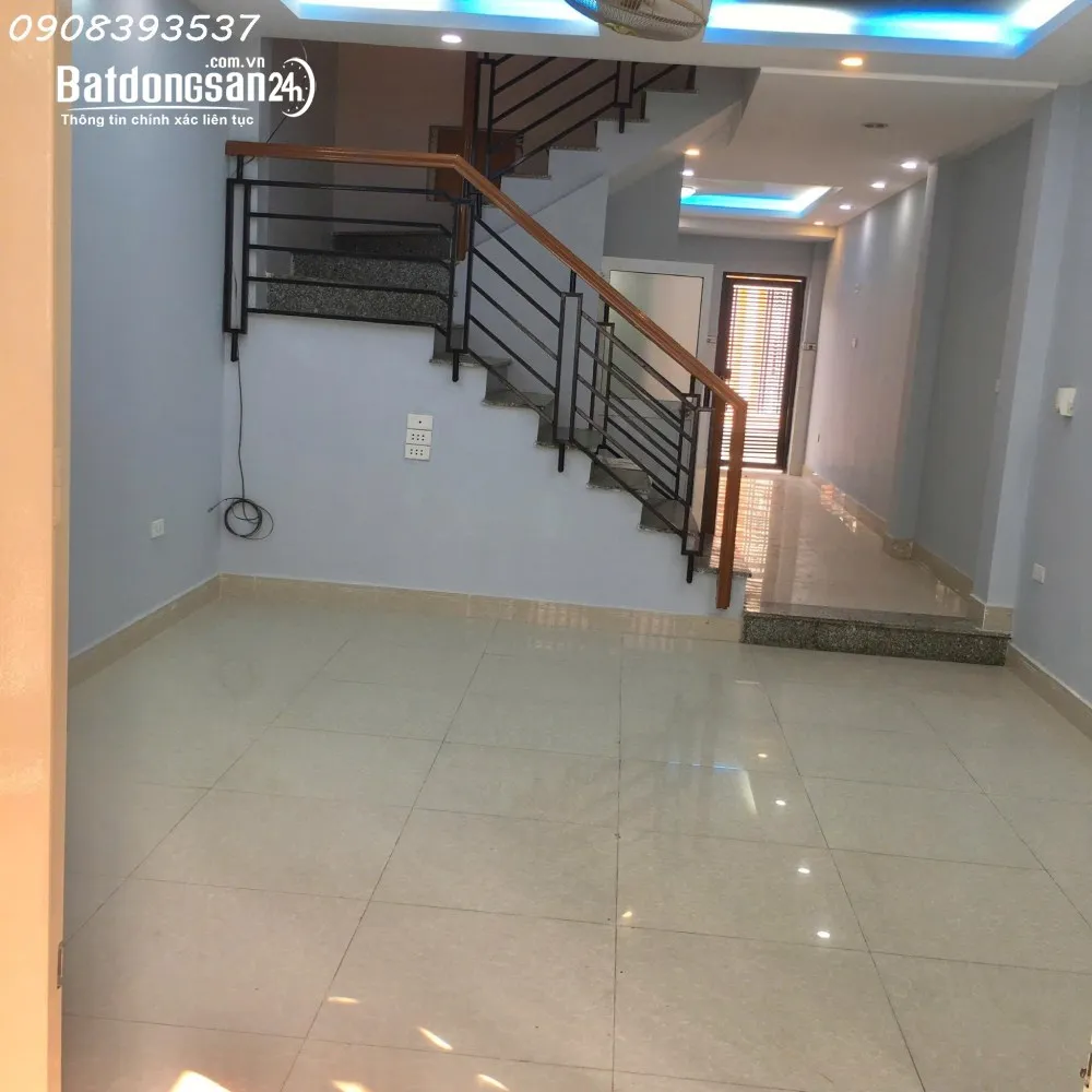 CHO THUÊ NHÀ NGUYÊN CĂN QUẬN 9, 4PN, 3WC - Có cửa hậu.