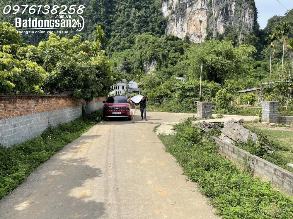 Bán đất 2700m2 tại xã Liên Sơn, Phú Thọ, giá 7.29 tỷ, mặt tiền 70m.