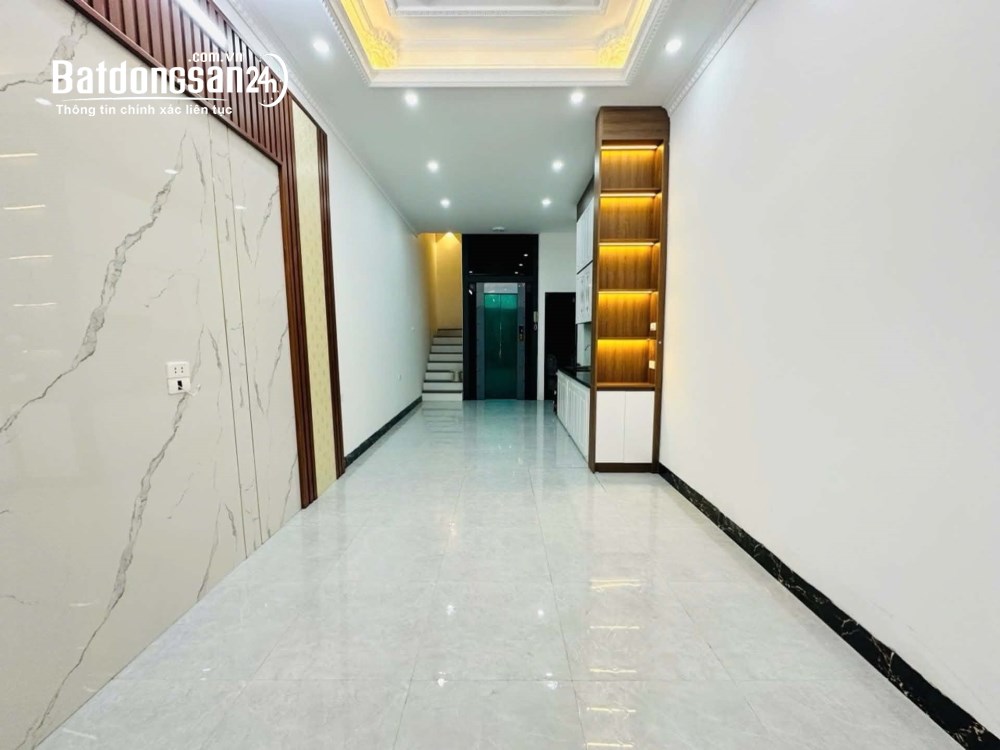 Nhà mới 42m², 6 tầng thang máy, full nội thất, giá hơn 10 tỷ, Phố Hào Nam, Đống Đa, Hà Nội.