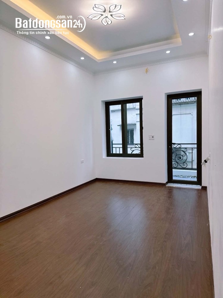 Nhà mới 42m², 6 tầng thang máy, full nội thất, giá hơn 10 tỷ, Phố Hào Nam, Đống Đa, Hà Nội.