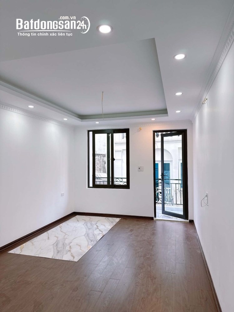 Nhà mới 42m², 6 tầng thang máy, full nội thất, giá hơn 10 tỷ, Phố Hào Nam, Đống Đa, Hà Nội.