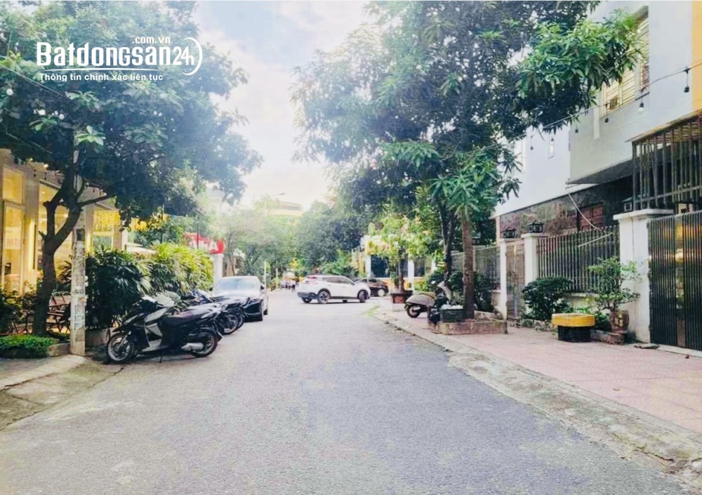 Bán Gấp Căn LK Nông Quốc Chấn _ 83m² _ Mặt tiền 5m _ 18.6Tỷ _ KĐT Văn Khê _ Hà Đông.
