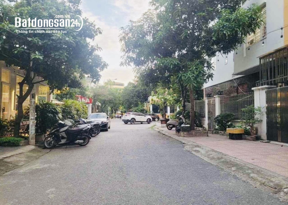 Bán Gấp Căn LK Nông Quốc Chấn _ 83m² _ Mặt tiền 5m _ 18.6Tỷ _ KĐT Văn Khê _ Hà Đông.