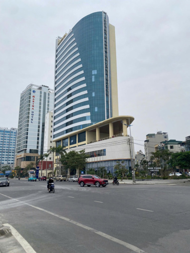 Bán đất Hoàng Quốc Việt, Hạ Long 1.380m², mặt tiền 28m, giá 220 tỷ.