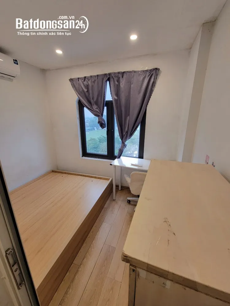 Nhượng phòng Định Công Hạ 30m², view hồ, tầng 6, giá 5,3 triệu/tháng.