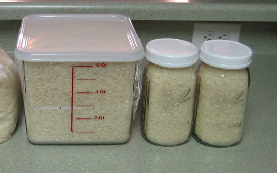 Đặt hũ gạo chuẩn phong thủy rước may mắn, tài lộc vào nhà