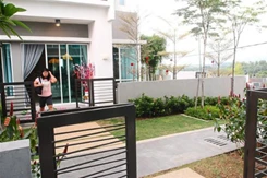 Nghe thầy chọn ngày động thổ, gia đình tôi phải ở nhà dột 3 năm